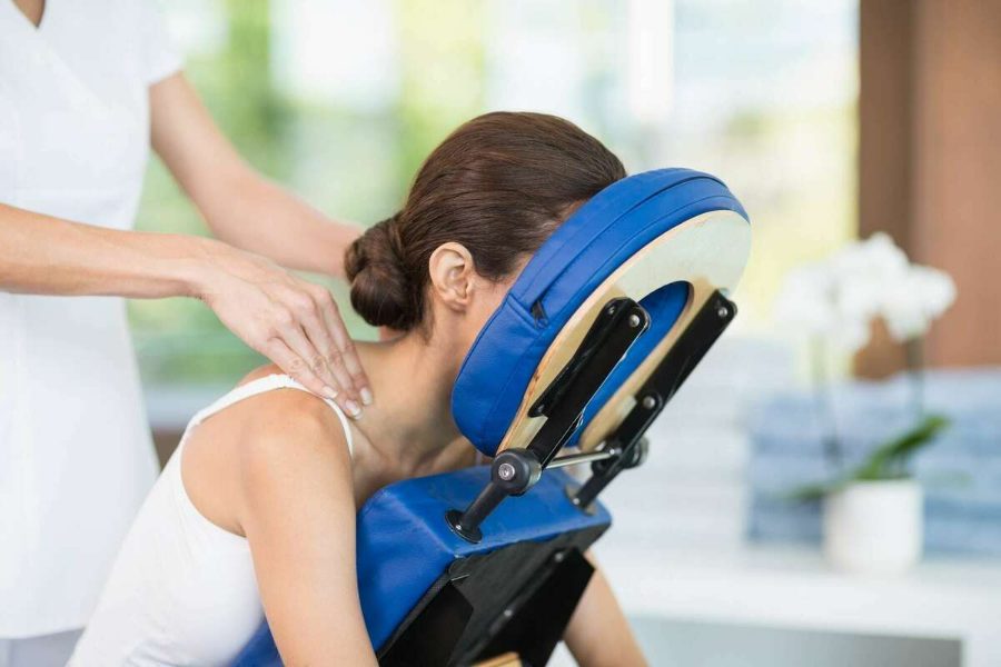 Massage assis AMMA des épaules